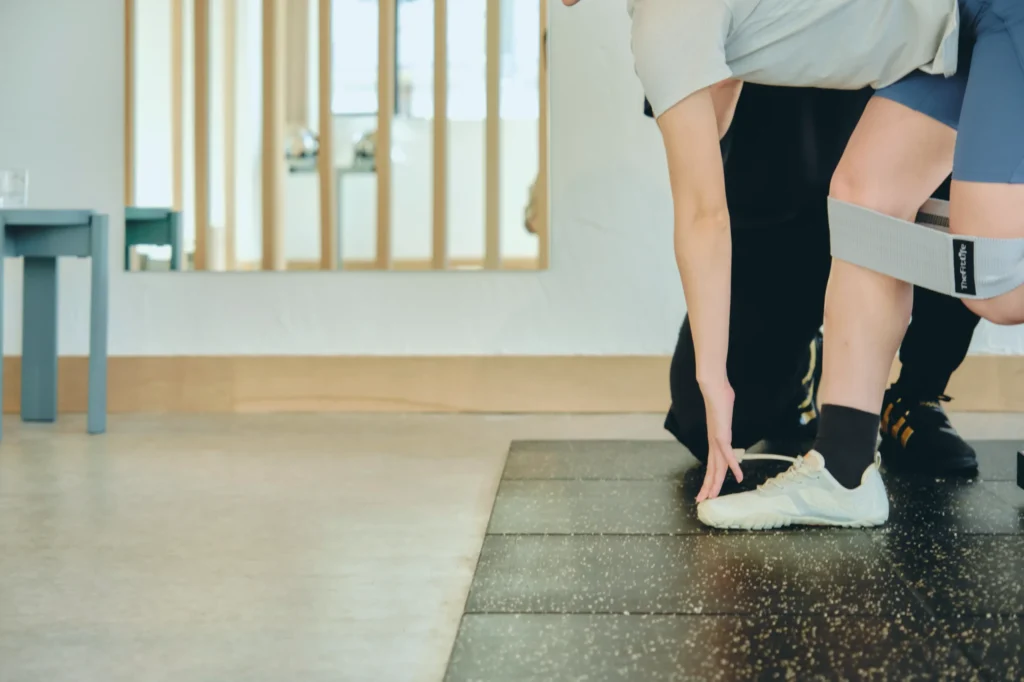 筋トレをする女性